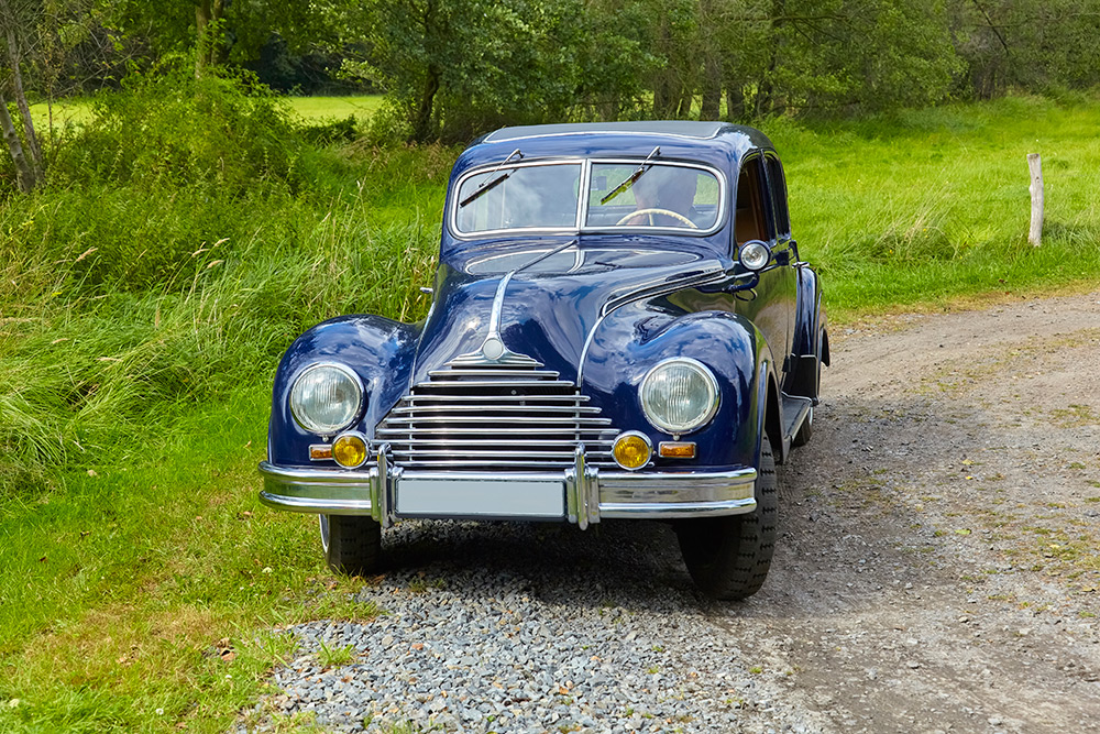 classic car import Australia, vehicle import eligibility, Australian import regulations